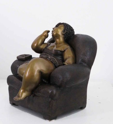 Détail de biais de la sculpture de bronze par Rose-Aimée Bélanger à vendre en galerie d'art à Montréal. « Volupté » disponible à la Galerie Blanche.