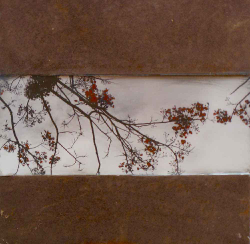 Paysage abstrait en techniques mixtes sur bois « Burmanese Prayer » par Amélie Desjardins. Art contemporain à vendre à la Galerie Blanche de Montréal.