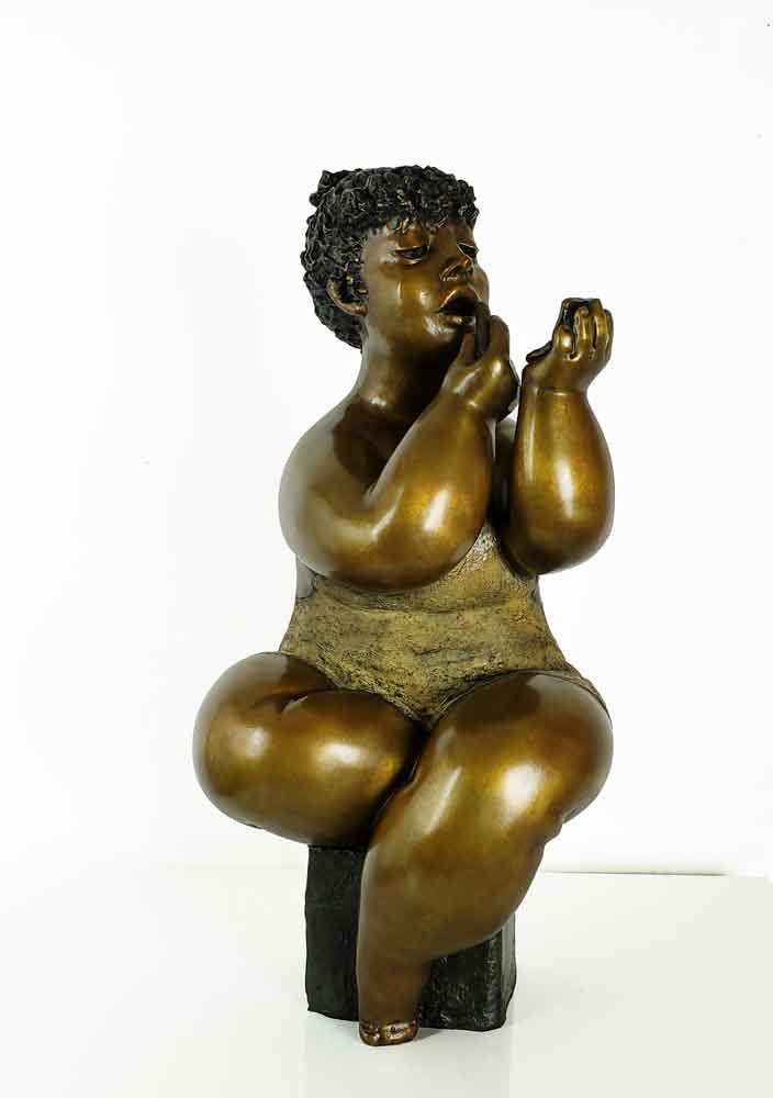 Sculpture de bronze par Rose-Aimée Bélanger à vendre en galerie d'art à Montréal. « Maquilleuse » disponible à la Galerie Blanche.