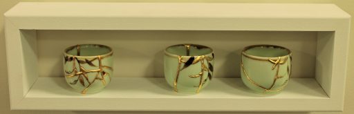 Vase Kintsugi par Bruno Capolongo à vendre en galerie d'art à Montréal. « Saki cups with Kintsugi » disponible à la Galerie Blanche.