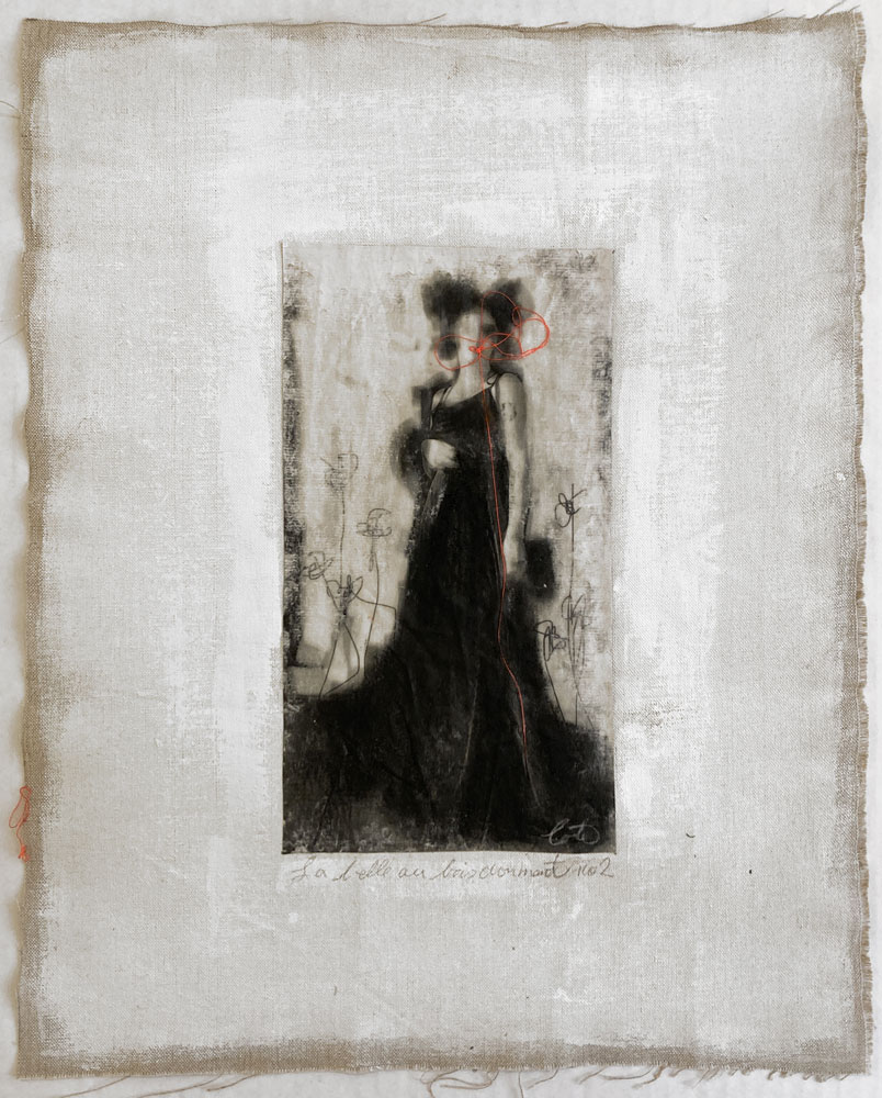 Techniques mixtes sur papier japonais portrayant une femme abstraite. « La Belle au bois dormant no.2 » par Joann Côté à vendre à la Galerie Blanche de Montréal.