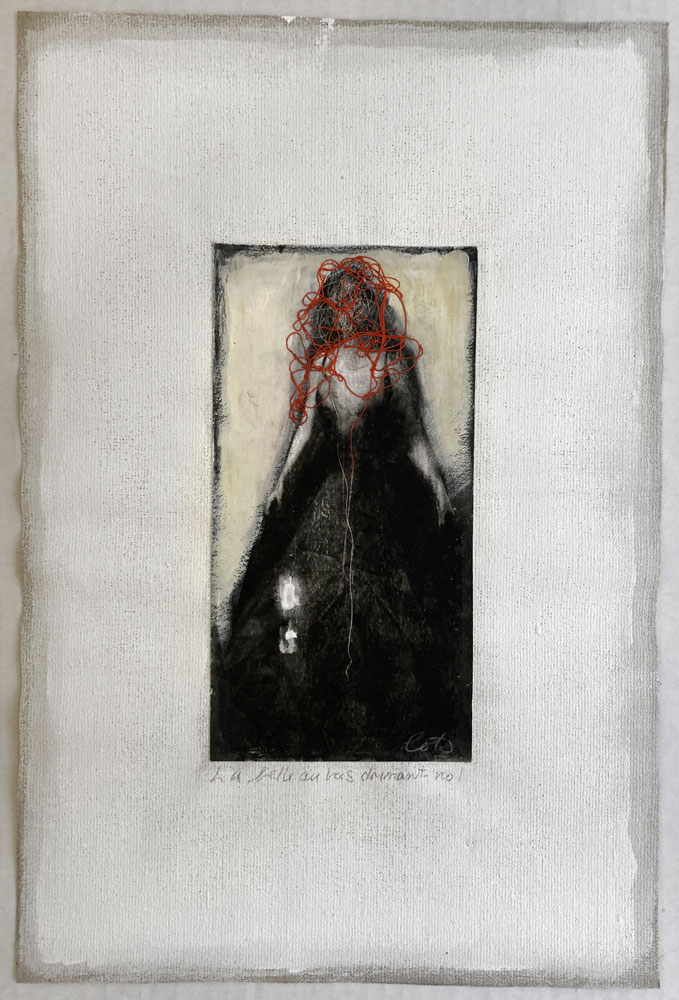 Techniques mixtes sur papier japonais portrayant une femme abstraite. « La belle au bois dormant No.1 » par Joann Côté à vendre à la Galerie Blanche de Montréal.