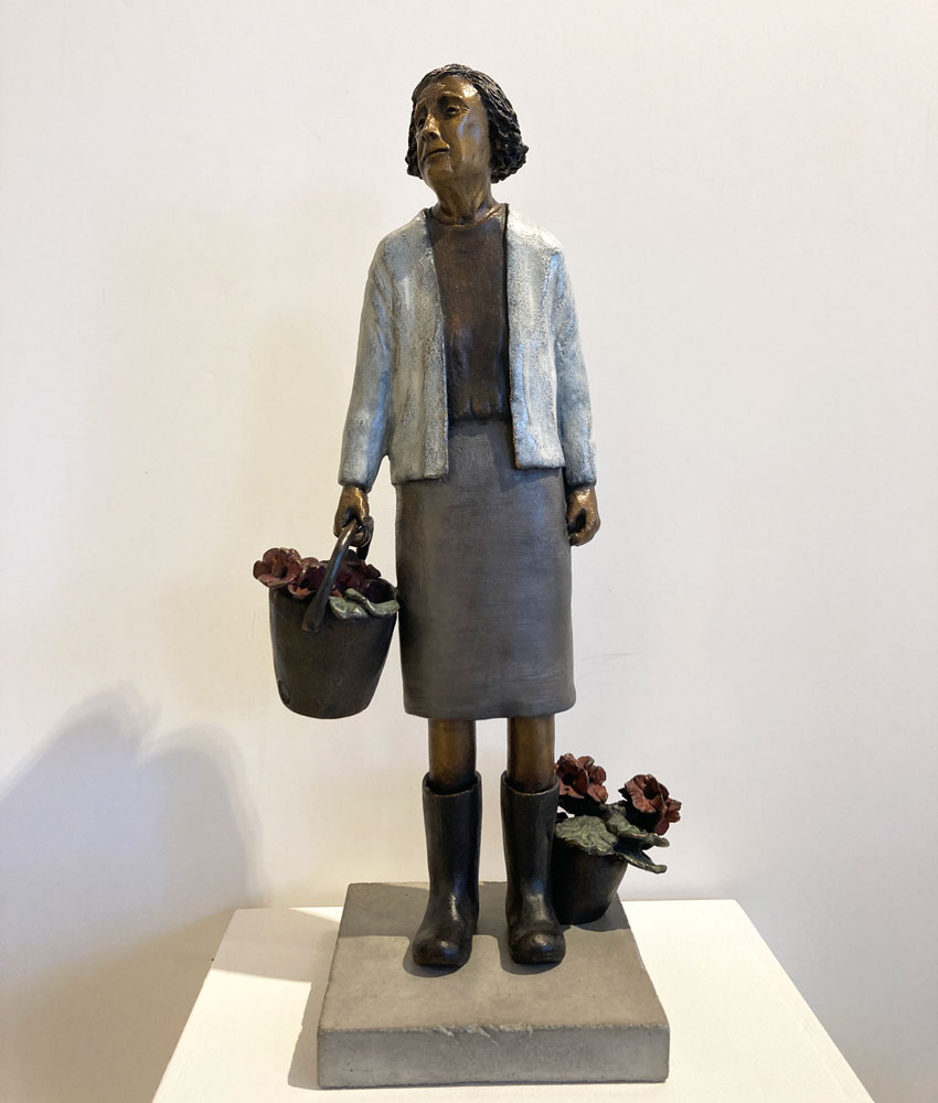 Sculpture de bronze par Rose-Aimée Bélanger à vendre en galerie d'art à Montréal. « Madame Ferguson » disponible à la Galerie Blanche.