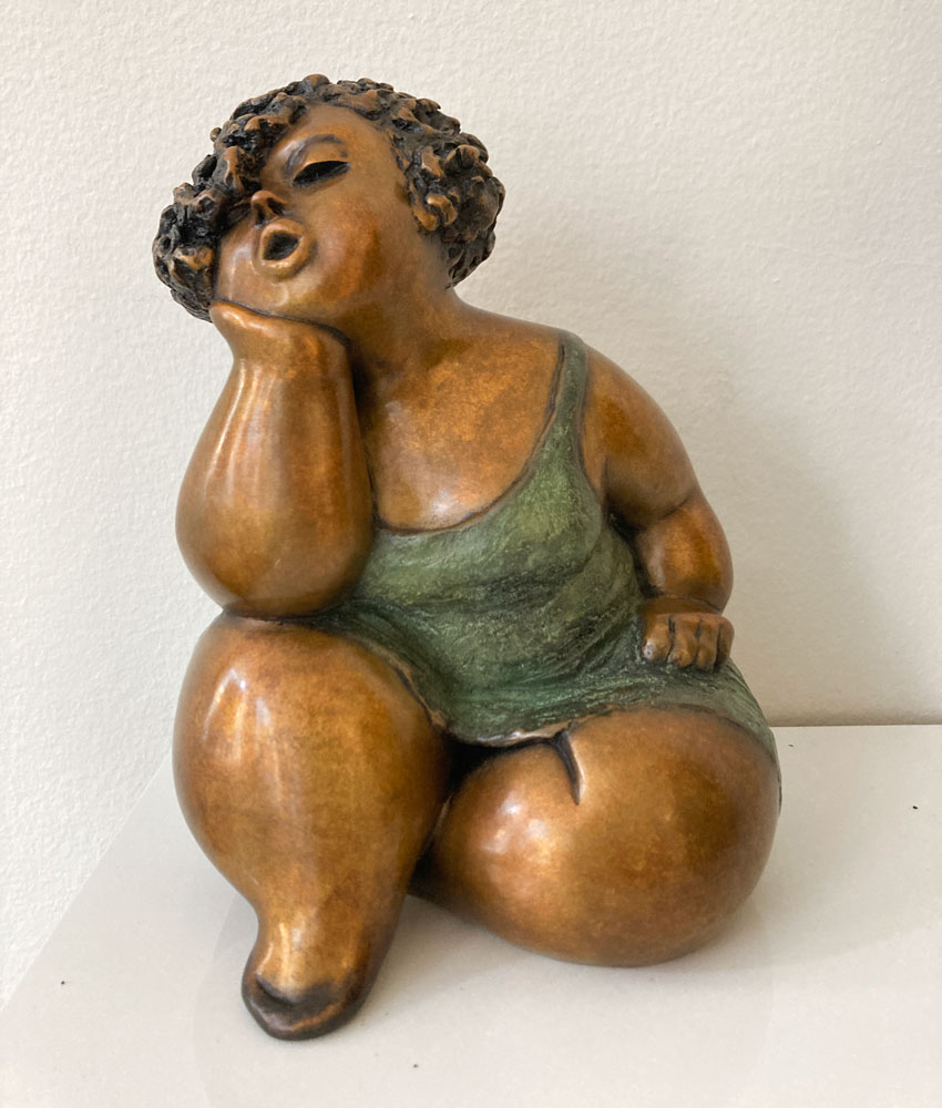 Petite sculpture de bronze par Rose-Aimée Bélanger à vendre en galerie d'art à Montréal. « Délice » disponible à la Galerie Blanche.