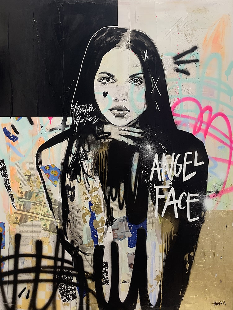 Portrait d'une femme contemporaine en techniques mixtes sur toile « Anghel Face » par Tanya Aubut. Art contemporain à vendre à la Galerie Blanche de Montréal.