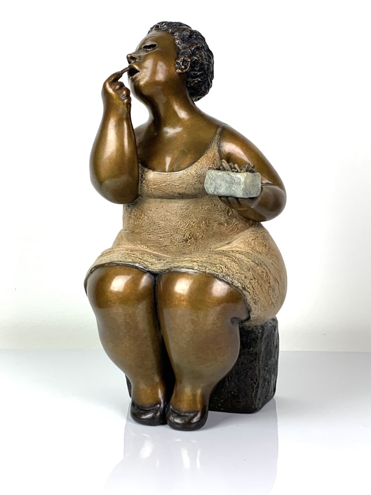 Petite sculpture de bronze par Rose-Aimée Bélanger à vendre en galerie d'art à Montréal. « Mon âme pour une frite » disponible à la Galerie Blanche.