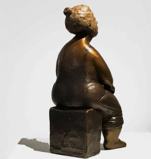 Petite sculpture de bronze par Rose-Aimée Bélanger à vendre en galerie d'art à Montréal. « Masque de beauté » disponible à la Galerie Blanche.